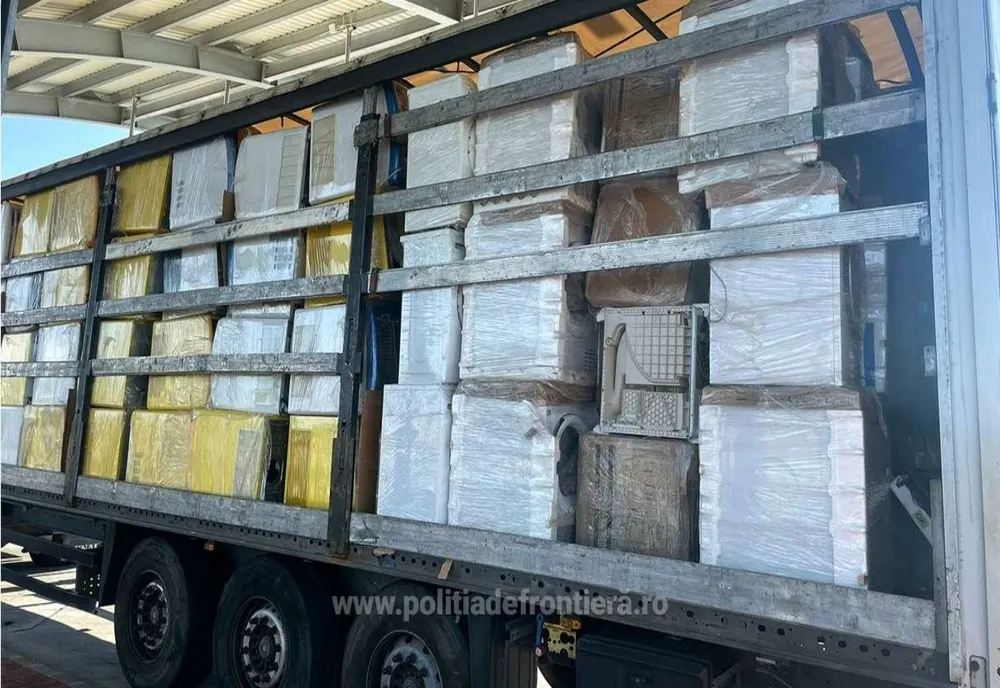 Șapte tone de electrocasnice second-hand, oprite în Vama Borș II