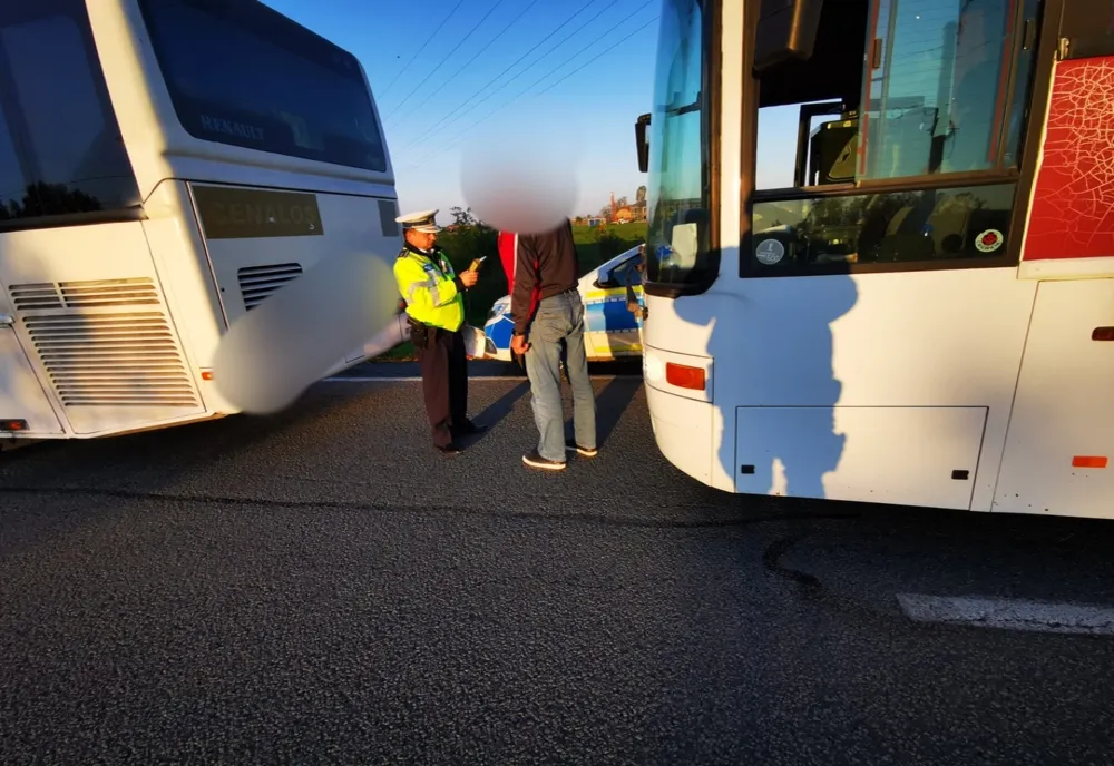 Legalitatea transporturilor rutiere de persoane, verificată de polițiștii rutieri bihoreni                   