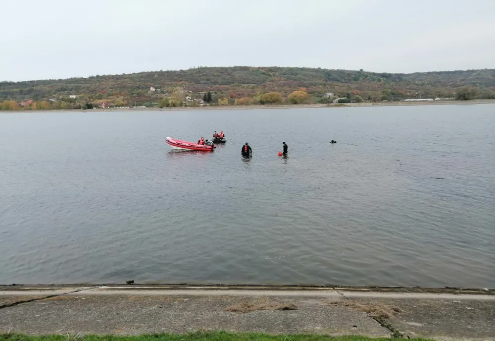 Tânăr de 21 de ani mort după ce a dispărut în apele Barajului Fughiu (FOT)