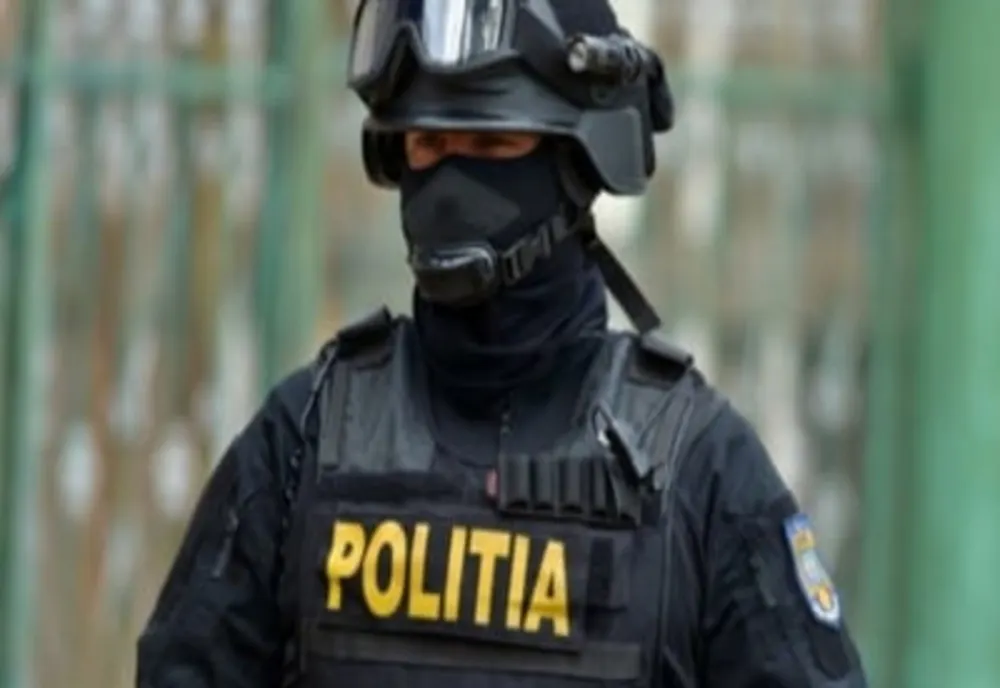 Percheziţii în Bihor, Maramureş, Bistriţa-Năsăud într-un dosar de trafic de țigări și de migrați, deținere și consum de droguri (VIDEO)