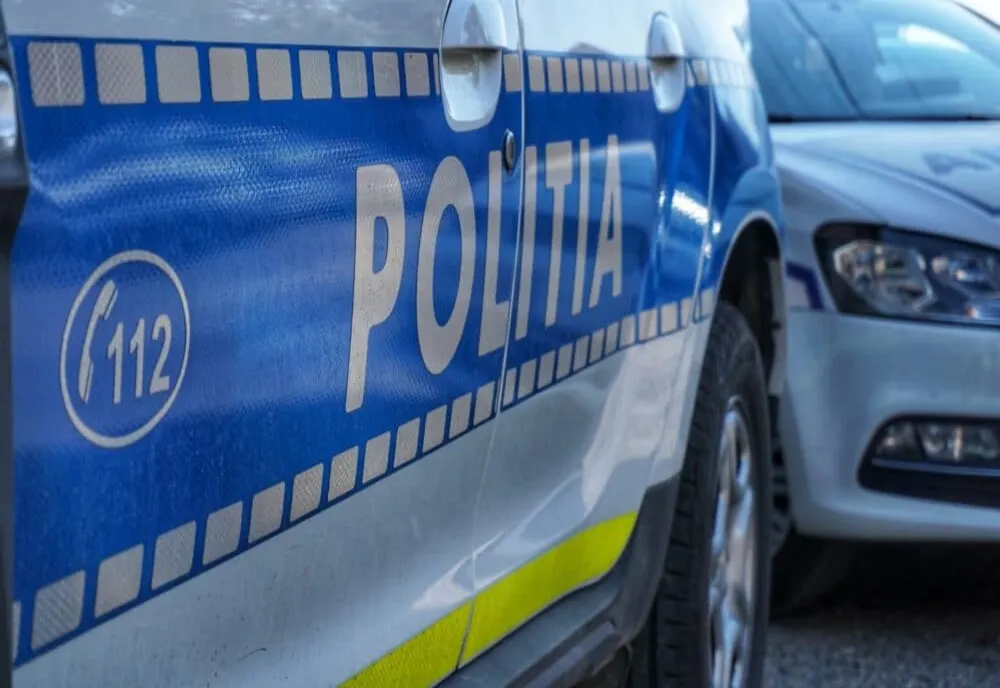 Un bărbat din Ortiteag a urcat pe un stâlp de electricitate și a amenințat că se sinucide! A fost dus la spital
