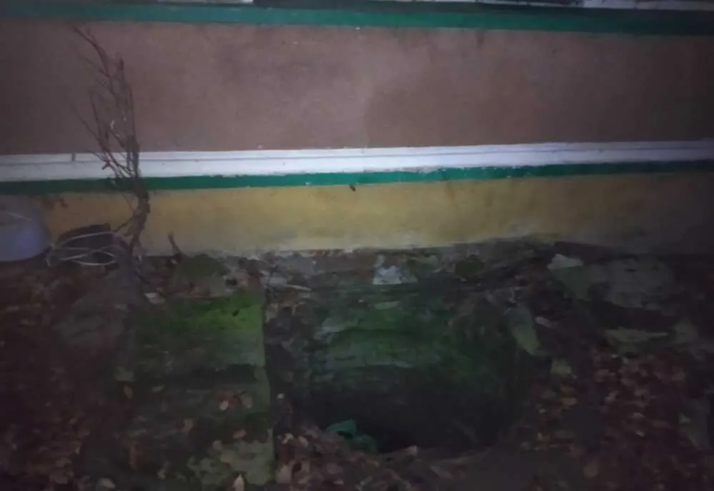 Femeie salvată de pompierii orădeni, dintr-o fântână  adâncă de patru metri (FOTO)