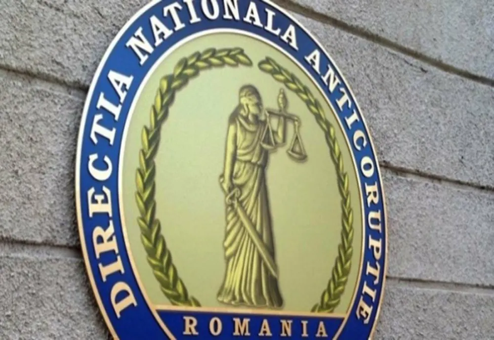Asistent medical din Oradea, arestat la domiciliu pentru trafic de influență