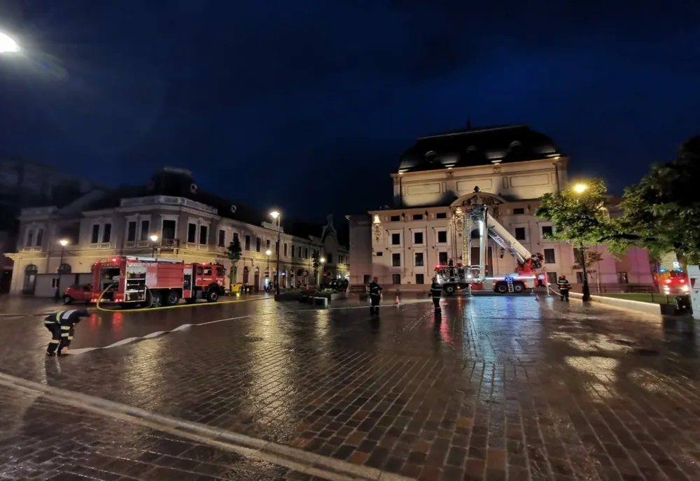 Exercițiu cu mijloace și forțe în teren desfășurat la Teatrul de Stat Oradea (FOTO)