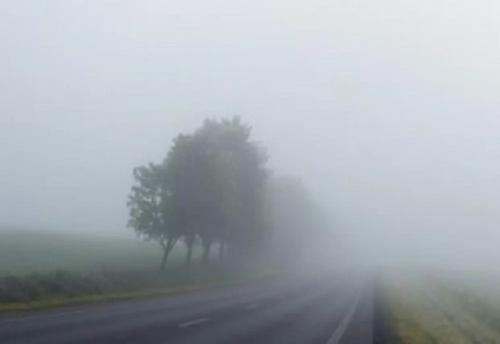 Mare atenți, șoferi. Cod galben de ceață și ghețuș în trei județ