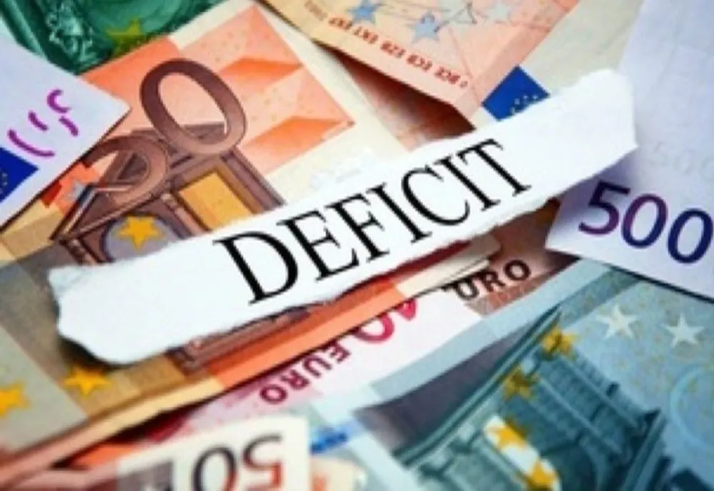 DEFICITUL BUGETAR AL ROMÂNIEI, AFECTAT DE POSIBILA ÎNTÂRZIERE A MĂSURILOR SUPLIMENTARE DE CONSOLIDARE FISCALĂ