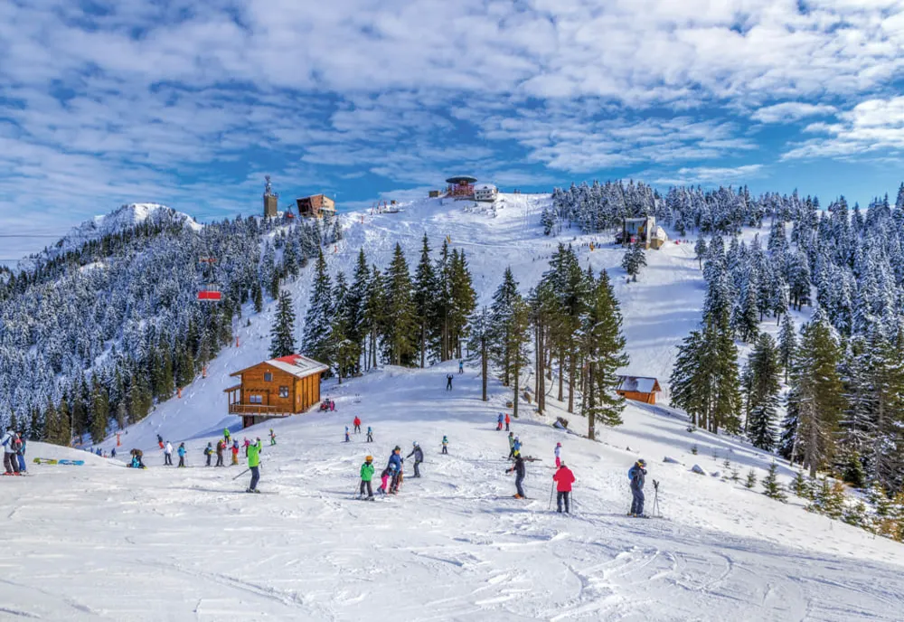 Salvamontiștii ne învață cum să ne ferim, pe pârtie, de schiorii și snowboarderii indisciplinați