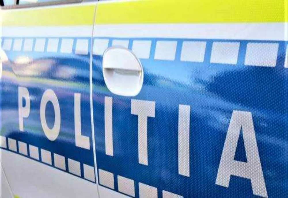 UN ȘOFER SUSȚINE CĂ A FOST BRUSCAT ȘI PUS CU FAȚA PE CAPOTĂ DE UN POLIȚIST ÎN IAȘI, CHIAR ÎN FAȚA COPILULUI SĂU