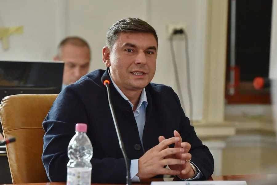 AUR BIHOR DESPRE CELE MILIOANELE ALOCATE PENTRU PROMOVAREA TURISTICĂ: UN VOT ÎN ORB PENTRU LIPSĂ DE STRATEGIE ŞI OBIECTIVE CLARE