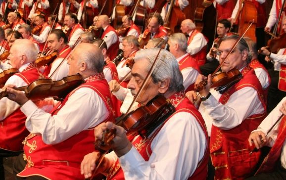 Concert Orchestra Simfonică a celor 100 de Viori cu ocazia Carnavalului Florilor
