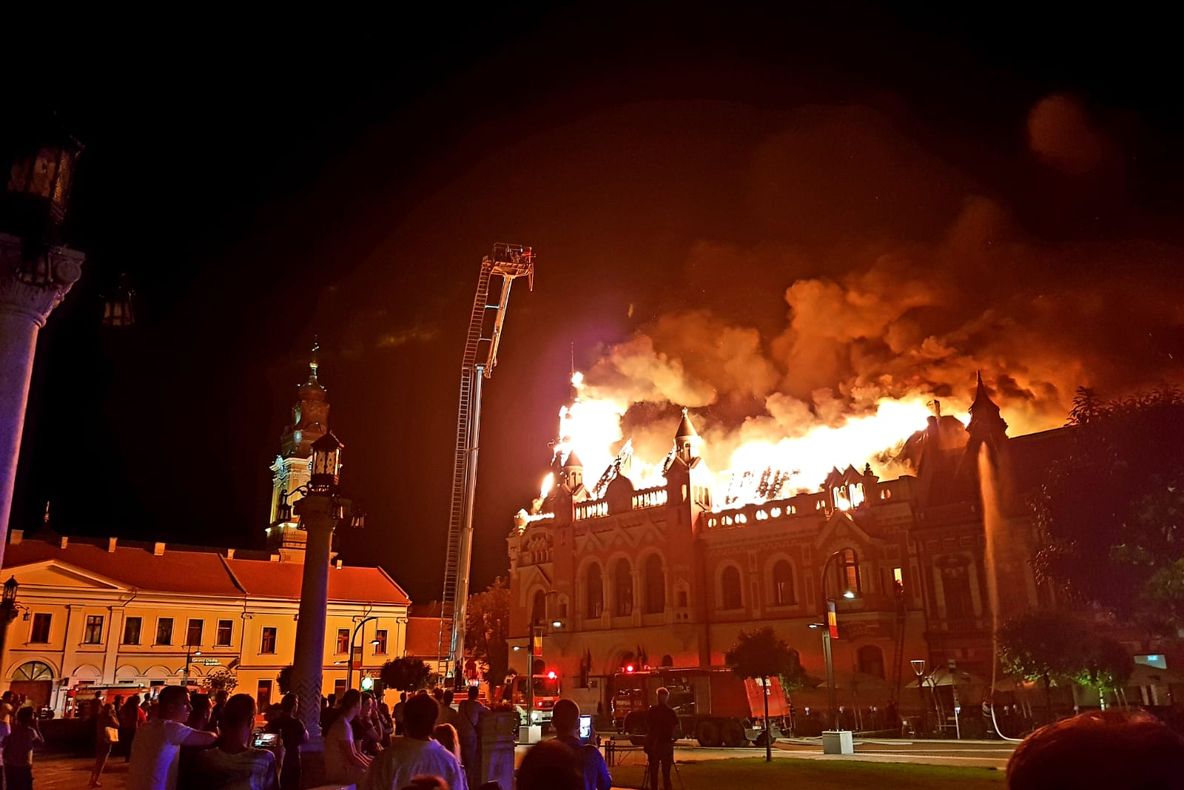 Incendiu de proporții la sediul Episcopiei Greco-Catolice din Oradea