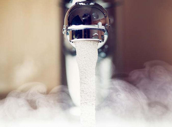 Se întrerupe apa caldă la 7 puncte termice din cartierul Nufărul