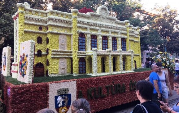 Programul "Carnavalul Florilor" de mâine, 21 august