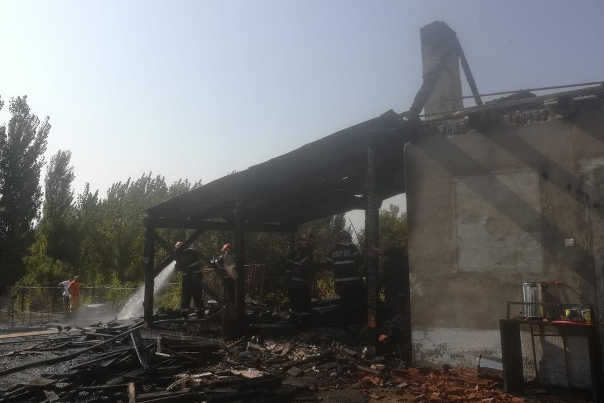 Incendiu grav lângă o biserică din Marghita