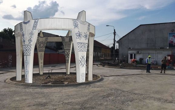 "Hora centenarului"-o nouă sculptură cu ocazia sărbatorii Marii Uniri