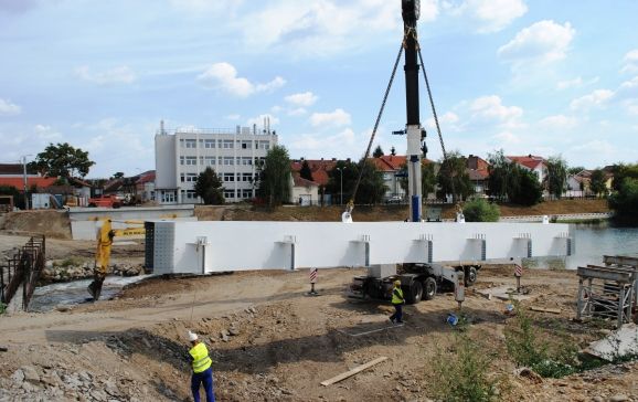 Podul Centenarului are primele tronsoane