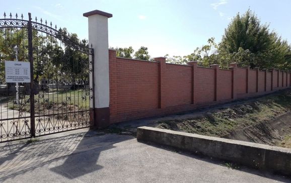 Noul gard a fost finalizat la Cimitirul Municipal