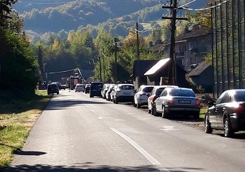 Un șofer băut a spulberat 3 persoane aflate într-o stație de autobus din localitatea Nucet, județul Bihor