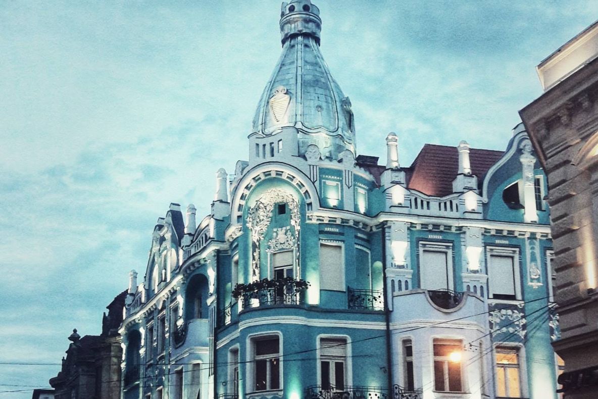 Vânătoare de comori arhitecturale în Oradea