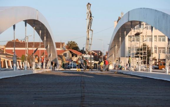 Podul Centenarului se apropie de inaugurare