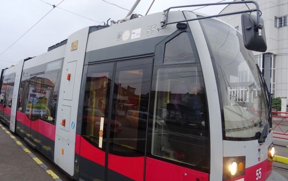 S-a reluat circulația tramvaielor pe strada Primăriei și D-dul Decebal