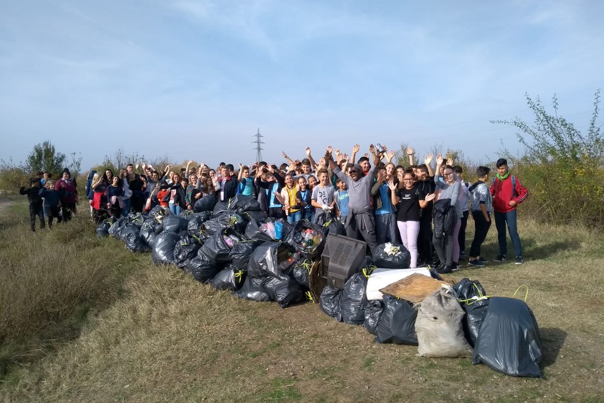 Green Network Romania și Uniunea Femeilor din Bihor au curățat malul Crișului Repede