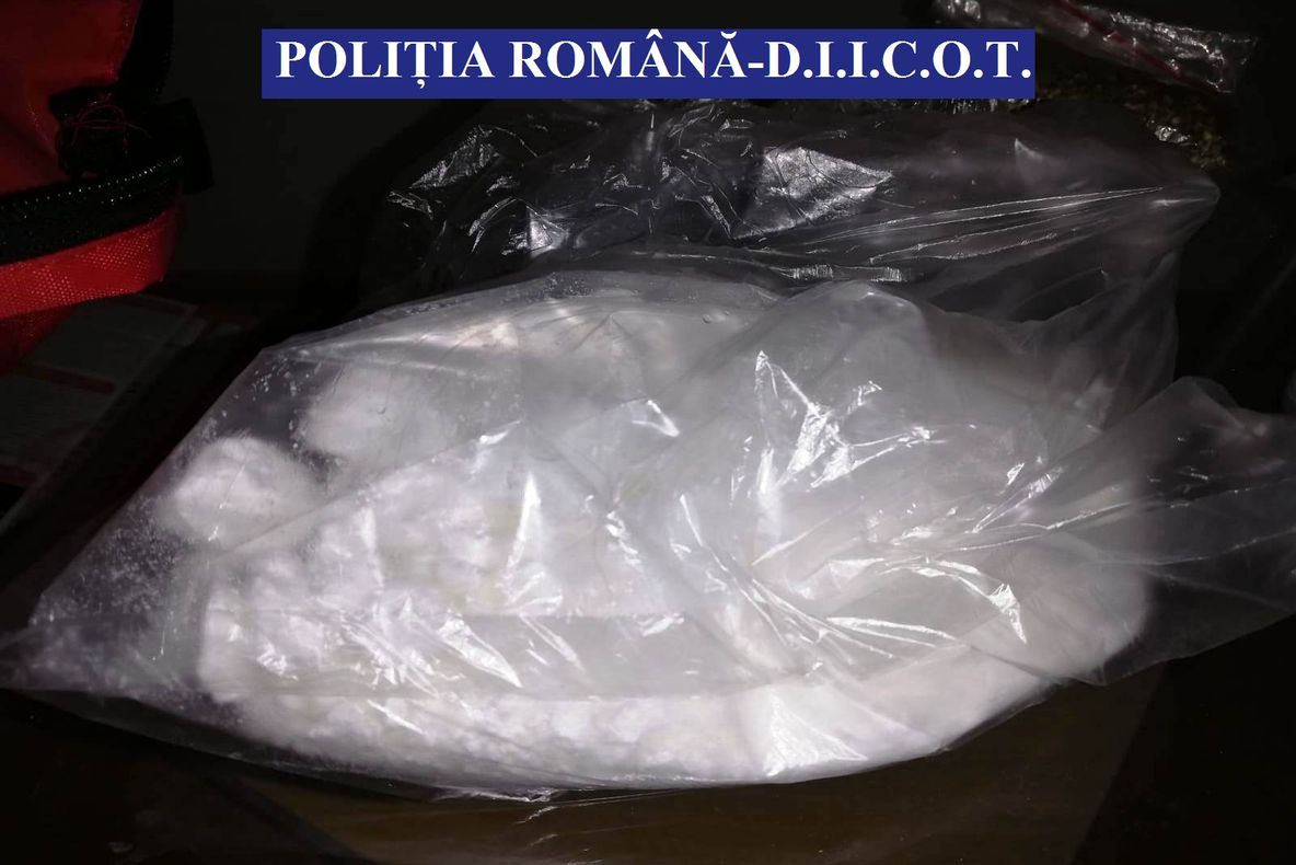 Moșul a a ajuns plin de cadouri pentru copiii de la Centrul de Zi Oradea