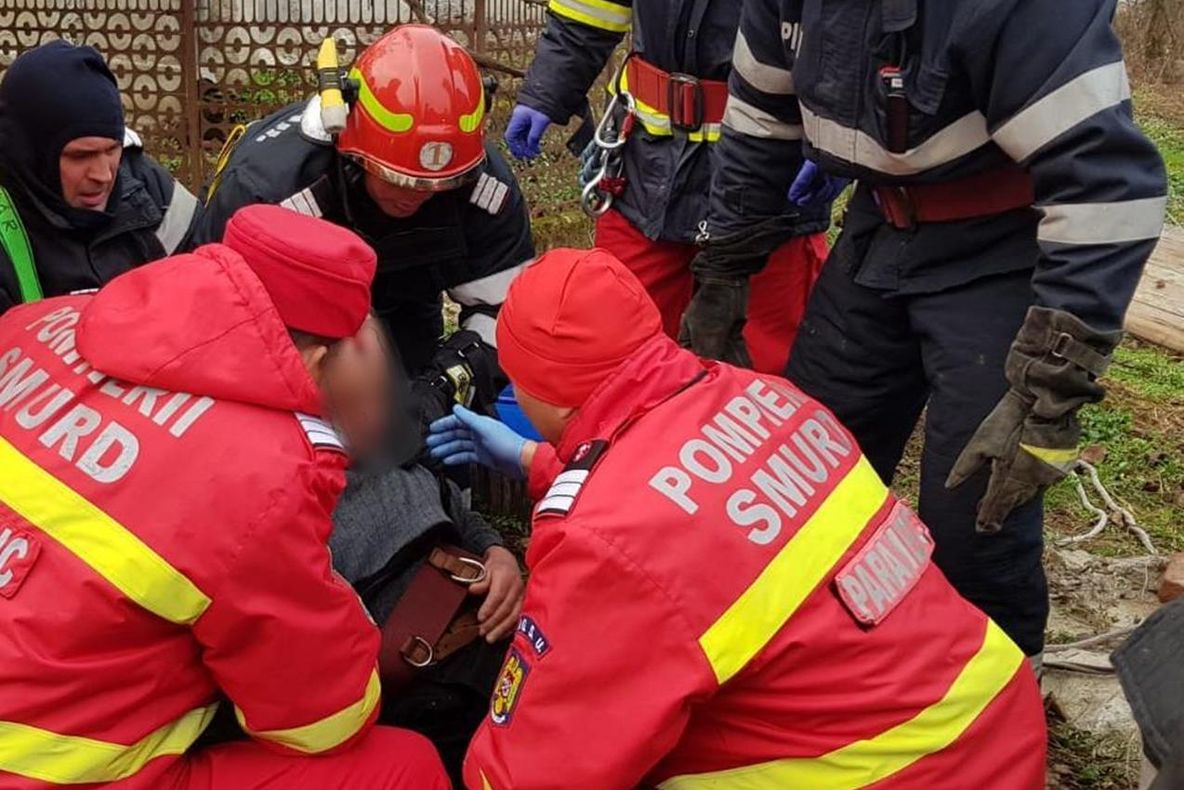 Bărbat salvat din fântână de pompierii Unității Marghita