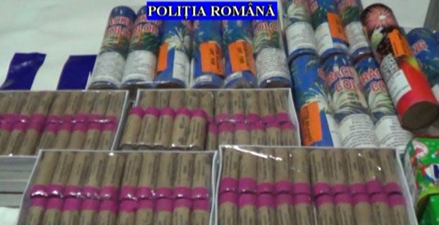 Petarde, pocnitori și artificii interzise, confiscate de polițiștii bihoreni.