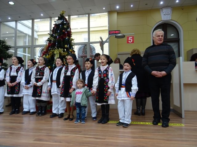 Primăria Oradea colindată de peste 800 de copii