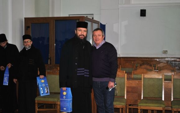 Primăria colindată de călugării de la Izbuc