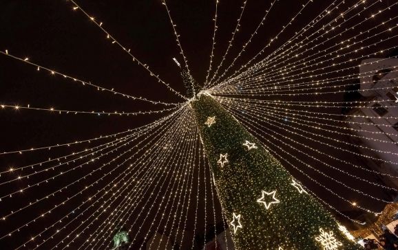 Joi se aprind luminile de sărbători în Oradea