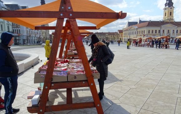 Standurile cu mărțișoare au fost instalate în Piața Unirii