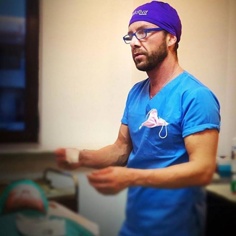 Italianul "chirurg" cu 8 clase a încercat să fugă din România cu trenul