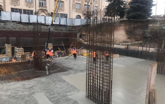 A fost finalizată turnarea planșeului inferior al parcării din strada Independenței