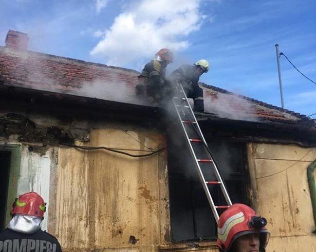Incendiu pe strada Miron Pompiliu din Oradea