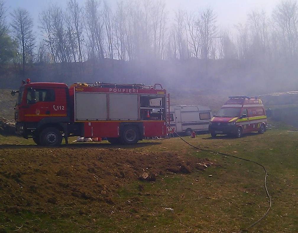 Nouă incendii produse la locuințe, terenuri, păduri și la un autocamion