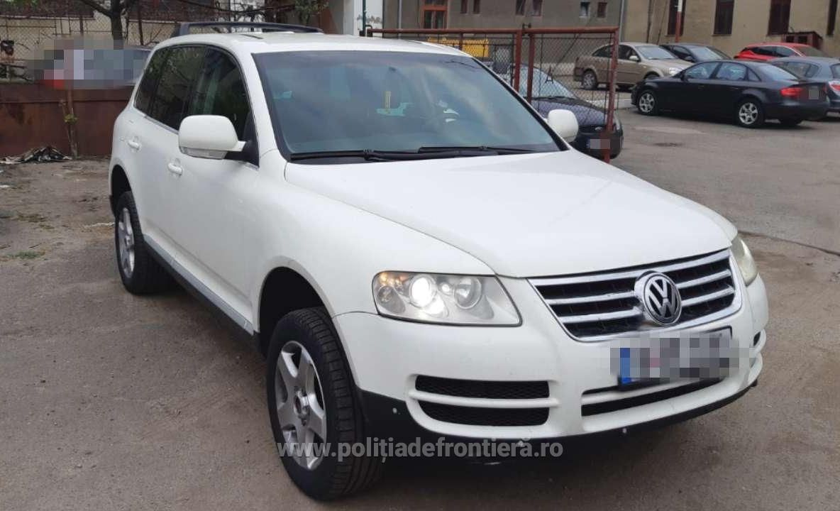 Autoturism căutat de autorităţile din Italia, descoperit de poliţiştii de frontieră din P.T.F. Nădlac II