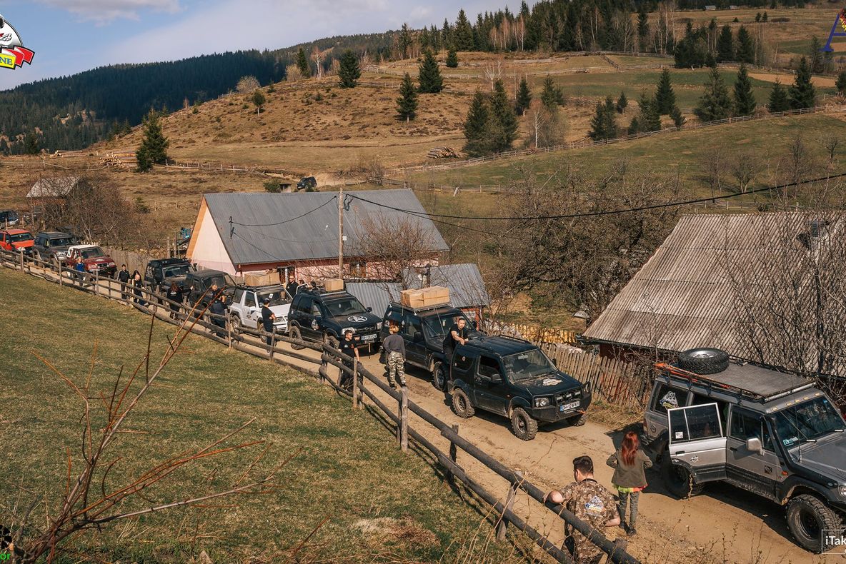 Paștele a venit cu mașinile de teren în satele izolate din județul Bihor