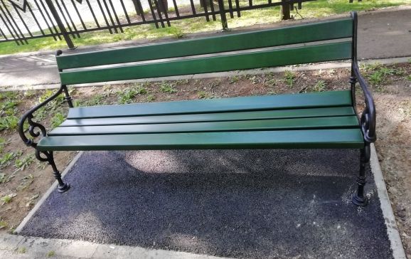 64 de bănci de odihnă au fost amplasate în zonele verzi ale orașului