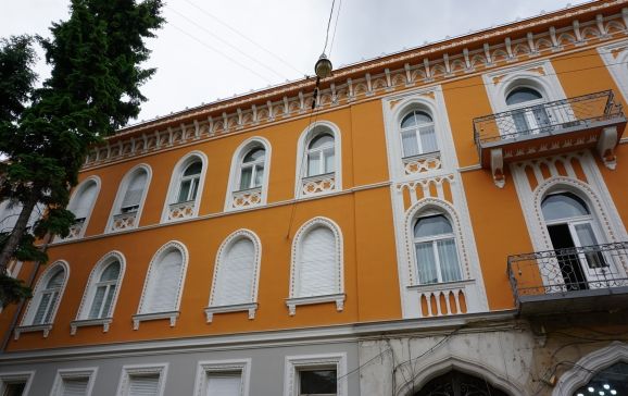 O parte a schelelor de pe palatele Rimanóczy Kalman șI Apollo a fost demontată