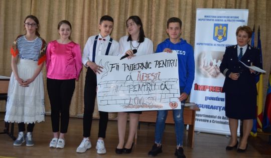 Fii puternic pentru că iubești, nu pentru că lovești!