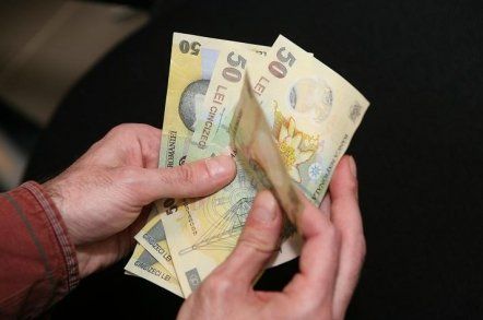 Condamnată la închisoare pentru delapidare și înșelăciune, încarcerată de polițiștii bihoreni de investigații criminale.