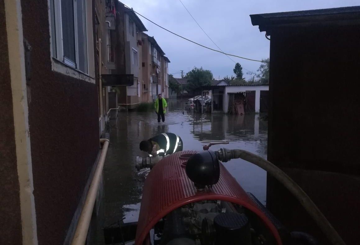 Intervențiile pompierilor bihoreni în sprijinul populației din localitățile afectate de fenomenele hidrometeorologice periculoase
