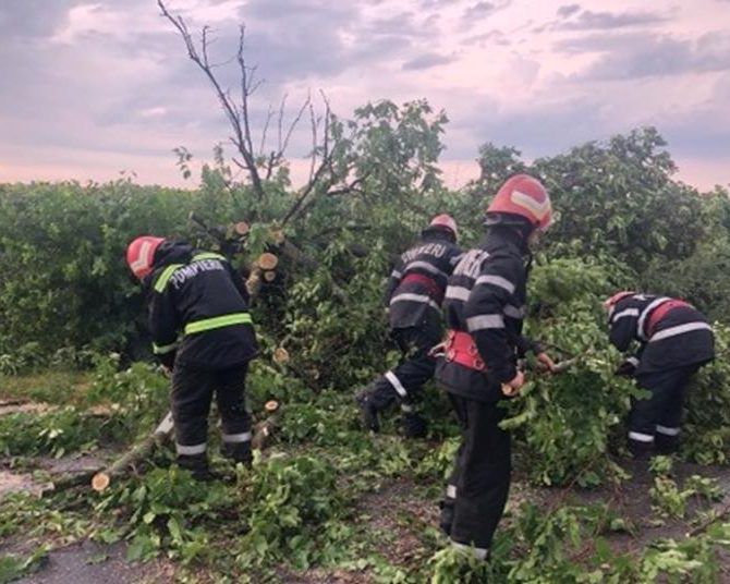 Intervenții în sprijinul populației din localitățile aflate sub incidența Codului roșu
