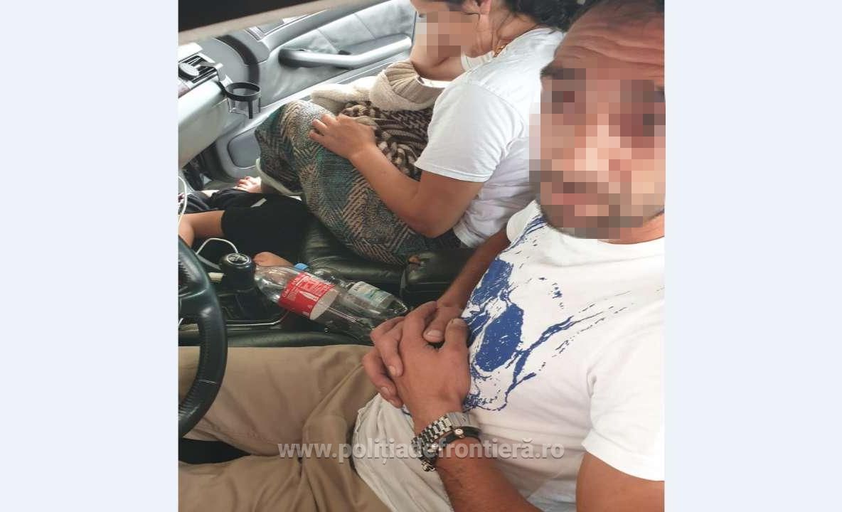 Minor ascuns sub rochia mamei, descoperit în P.T.F. Nădlac