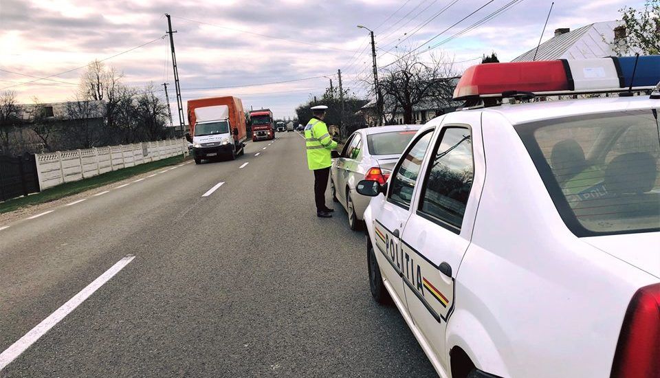 275 de participanți la trafic care nu au respectat legislația rutieră, sancționați de polițiștii rutieri în acțiune, la sfârșit de săptămână – 129 de conducători auto au depășit limitele legale de viteză.