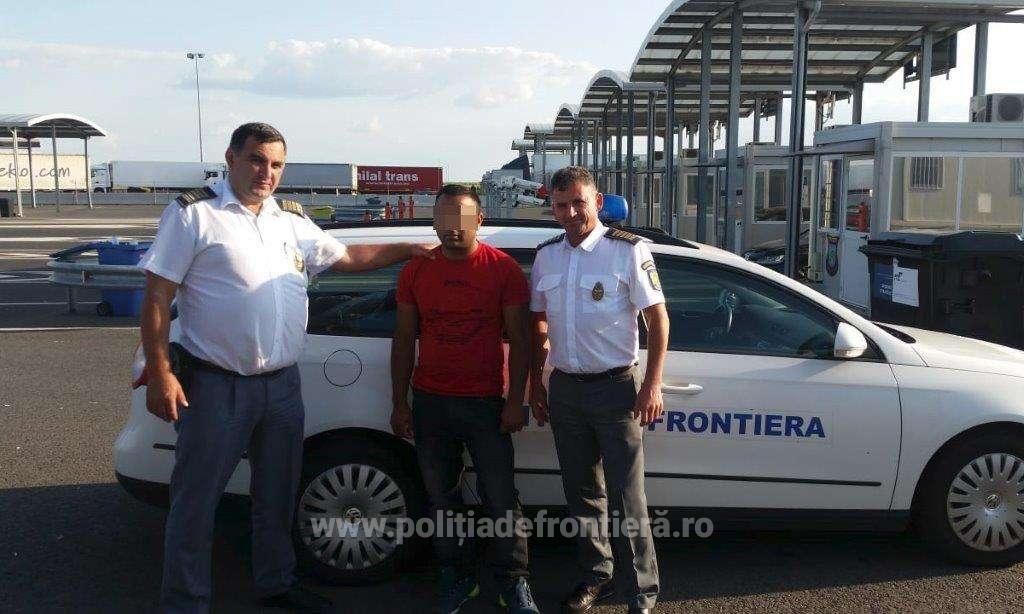 Cetăţean pakistanez cu document fals, depistat la Nădlac II