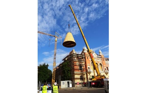 Structura de lemn a turnului principal al Palatului Episcopal Greco-Catolic a fost montată