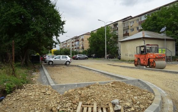 Primăria Oradea amenajează locuri de parcare șI un nou parc în cartierul Nufărul